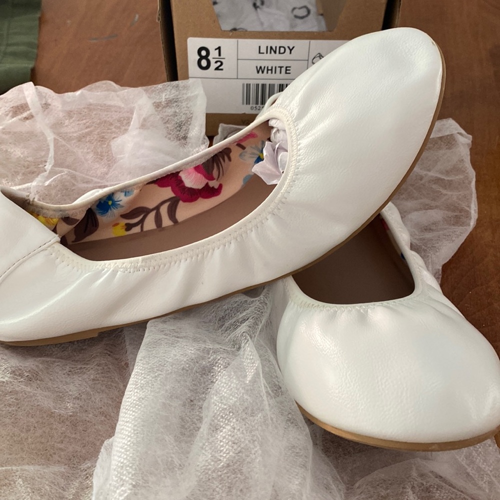 Journee collection footwear. Ladies flats Size 8 1/2